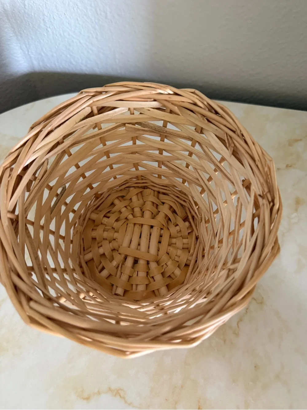 Unbranded Small Round Woven Wicker Basket – Like New Condition